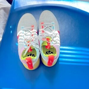 Nike women Beutiful sneakers side 8